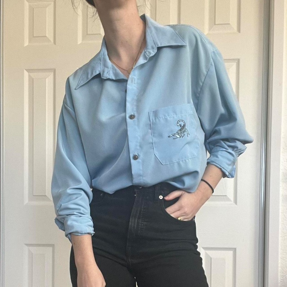 Red Canyon scorpion button down 🦂 - Picture 2 of 8